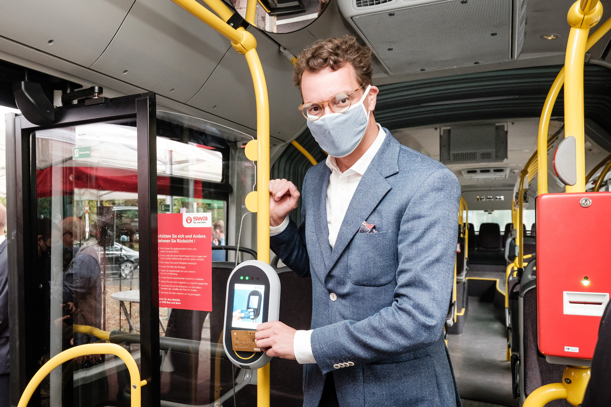 NRW-Verkehrsminister Hendrik Wüst testet BONNsmart