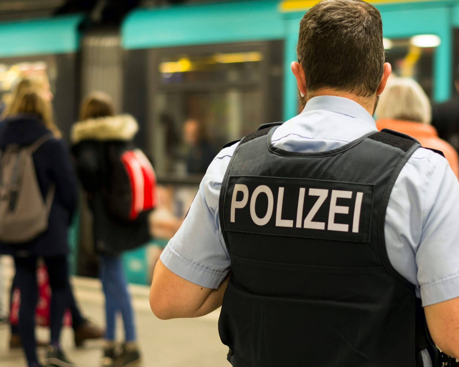 Maskenkontrolle bei der VGF durch die Polizei.