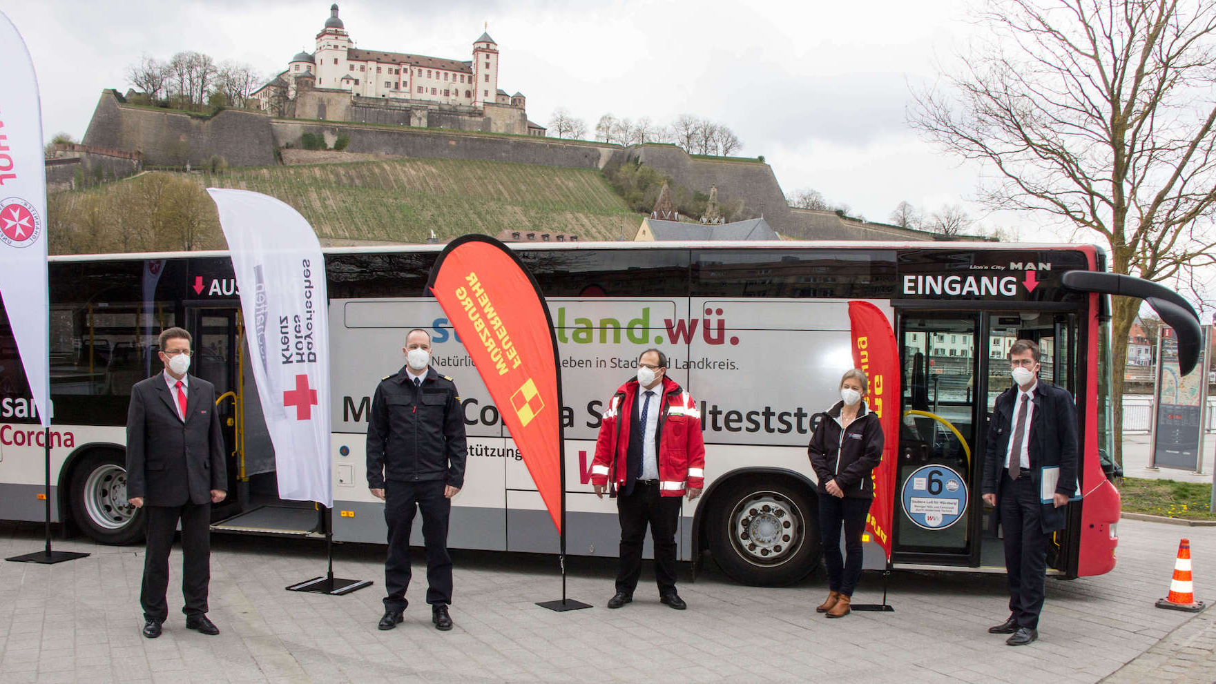 Corona-Schnelltest-Bus in Würzburg