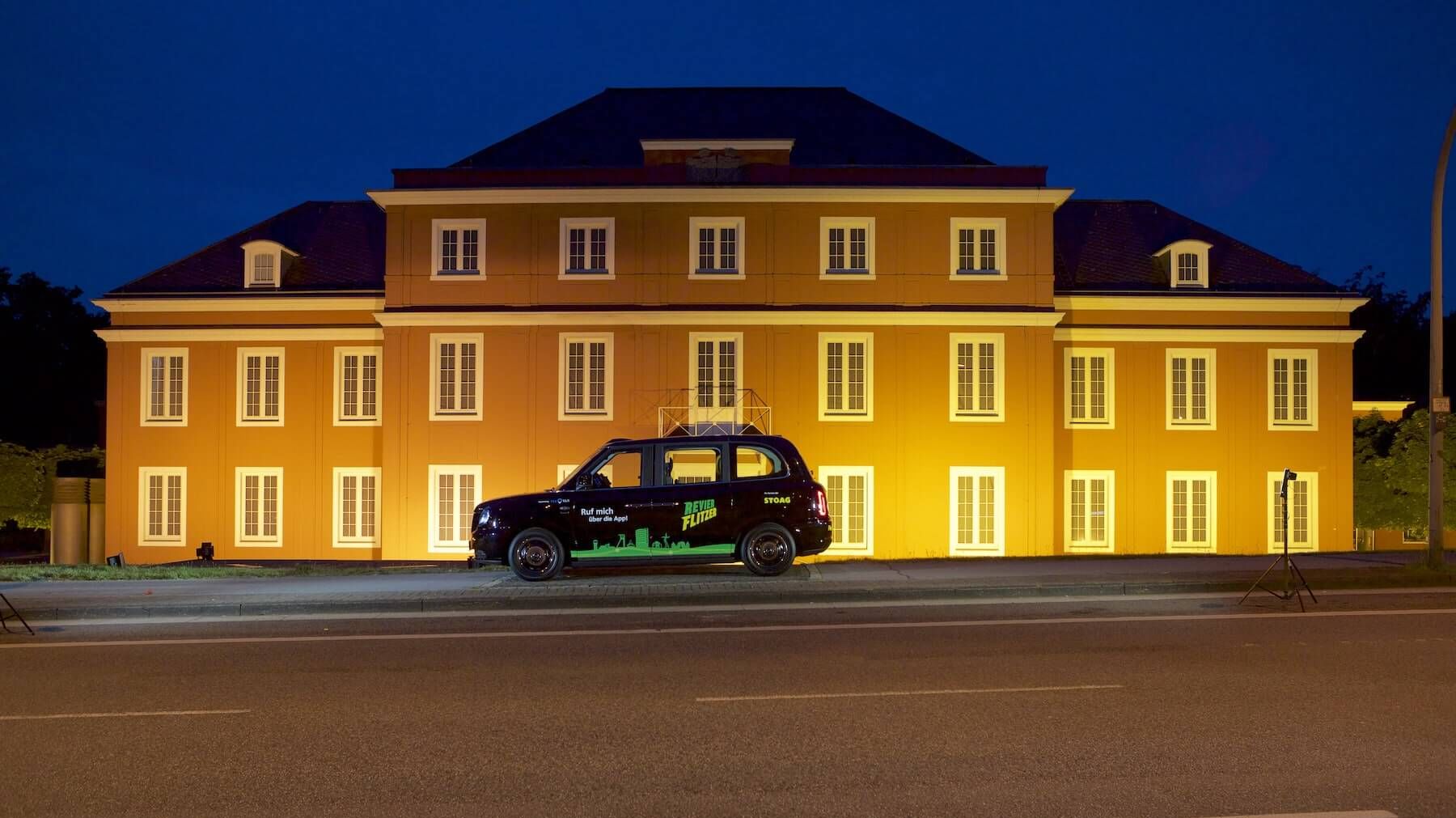 Der Revierflitzer® der STOAG in Oberhausen bei Nacht